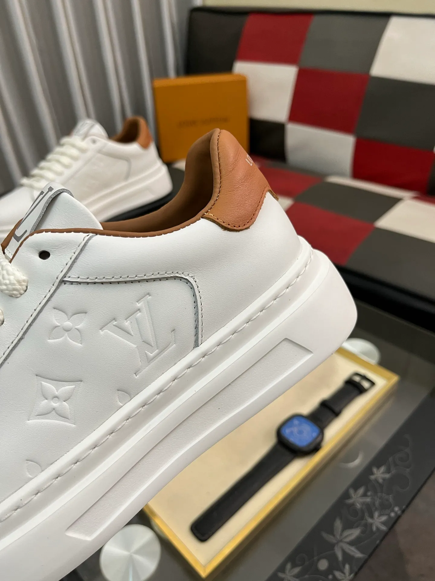 Men's shoes 💰480⌚️⌚️【LOUlS VUlTTON】Louis Vuitton～unique modern sneakers. LV counter purchasing 🏃casual shoes😍😍 Men's 2025 counters are on sale at the same time. The original brand imported from Italy selects first-layer soft cowhide. ➕Special material 🐑Sheepskin lining Size: 38-442⃣️Colors available